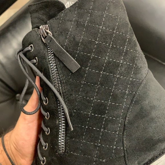 Quilted Detail Lace Up Ankle Boots with Rubber Lug Sole in Black Faux Suede US 7 - Picture 16 of 16